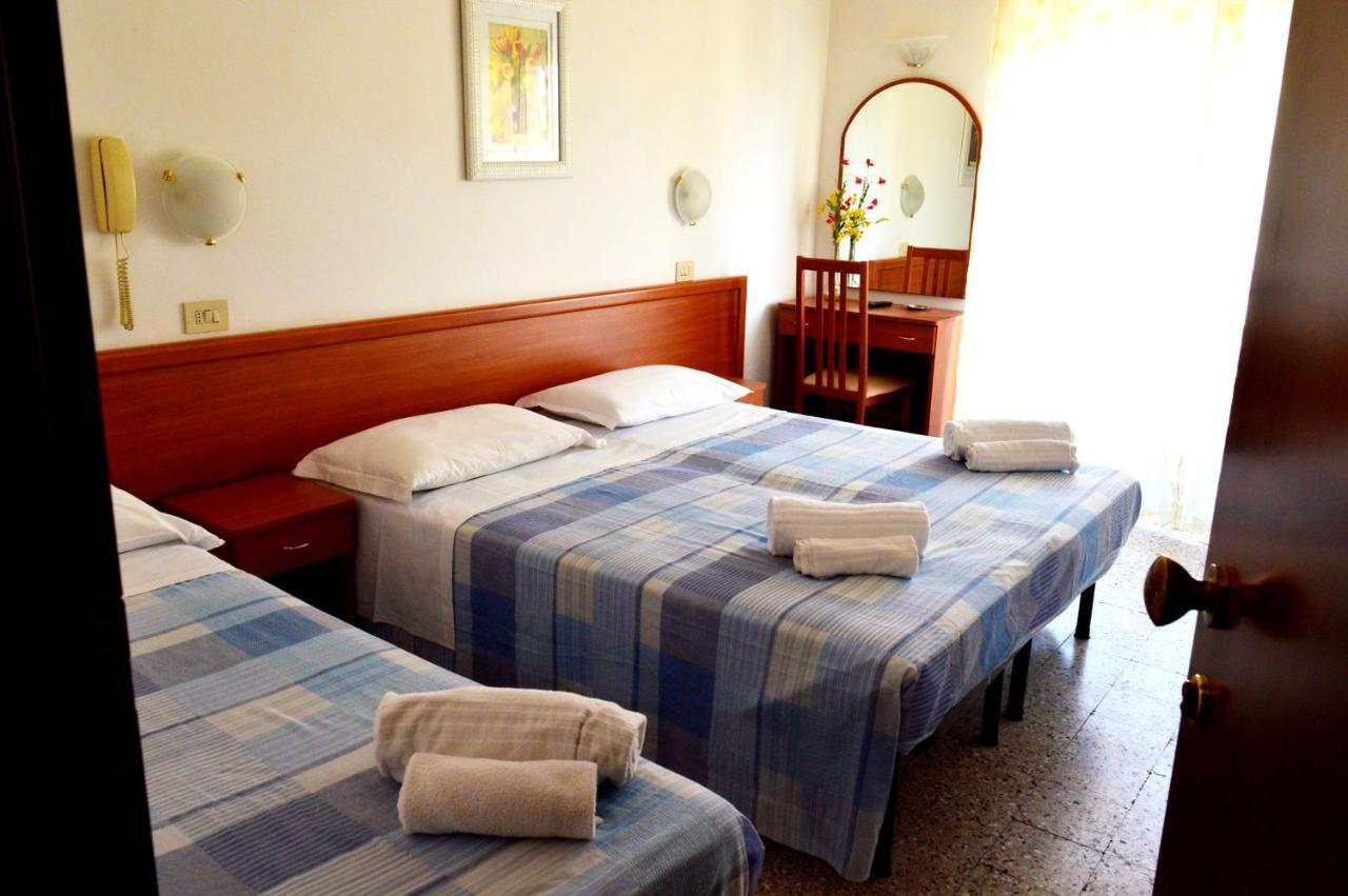 Hotel Cirene Rimini Exterior photo