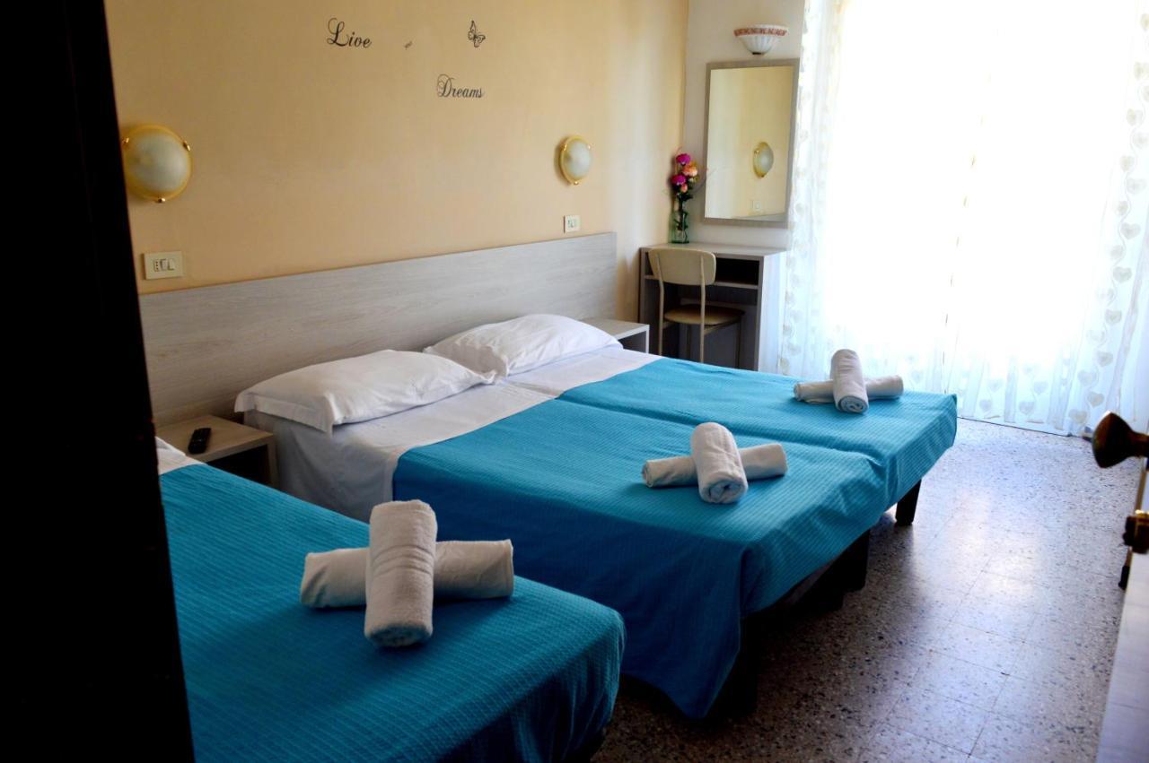 Hotel Cirene Rimini Exterior photo